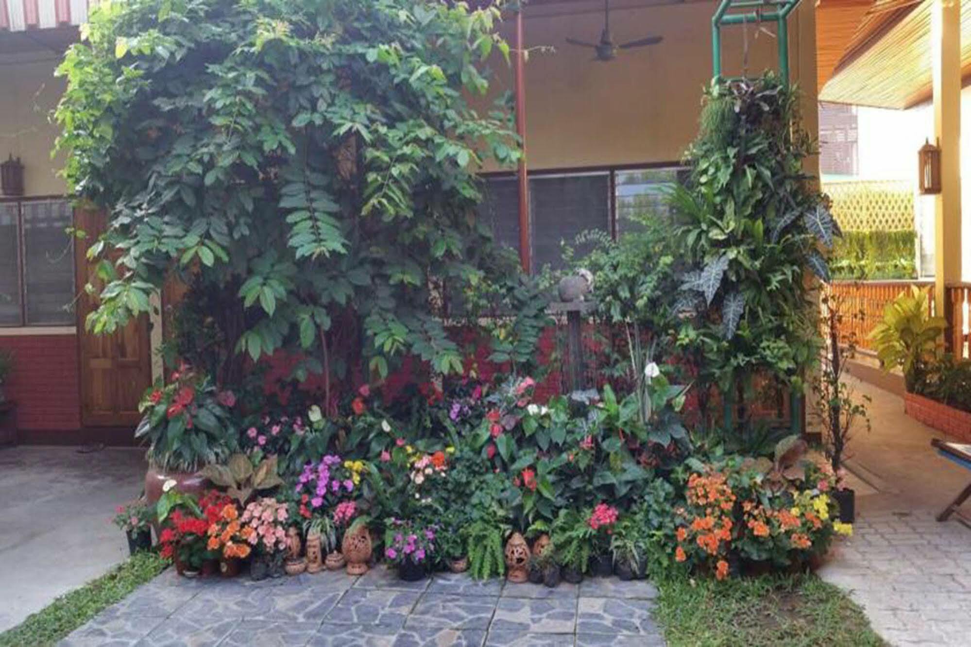 Siriwan Guesthouse Chiang Mai Exterior photo